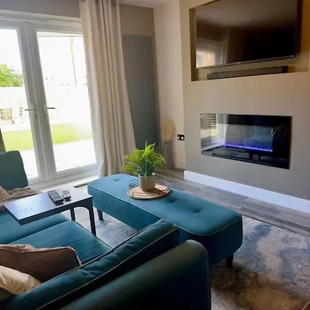 Luxury 4 Bedroom Detached Дом отдыха