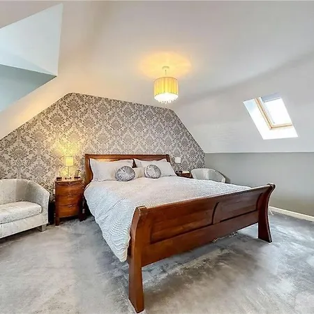 Luxury 4 Bedroom Detached *
