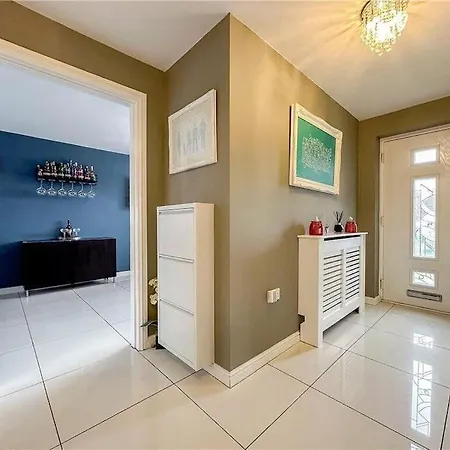 Luxury 4 Bedroom Detached Дом отдыха *